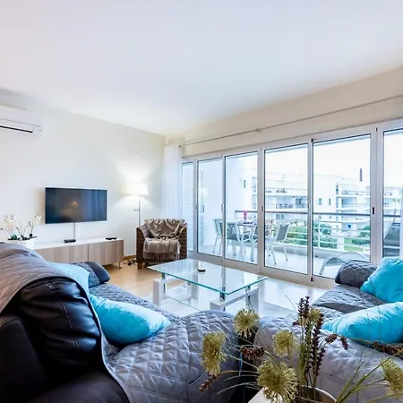 Marina Retreat - Stunning Two Bedroom In *