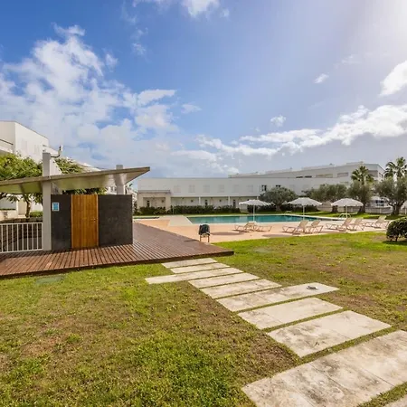 Marina Retreat - Stunning Two Bedroom In