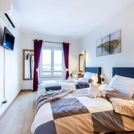 Marina Retreat - Stunning Two Bedroom In
