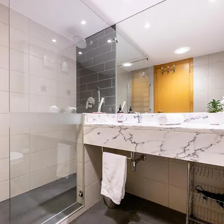 Marina Retreat - Stunning Two Bedroom In