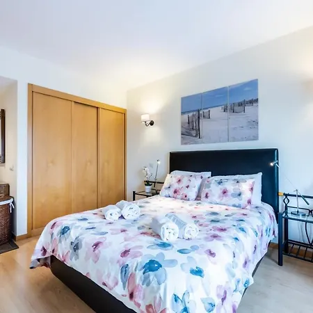Marina Retreat - Stunning Two Bedroom In *