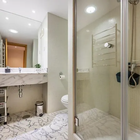 Marina Retreat - Stunning Two Bedroom In Apartment